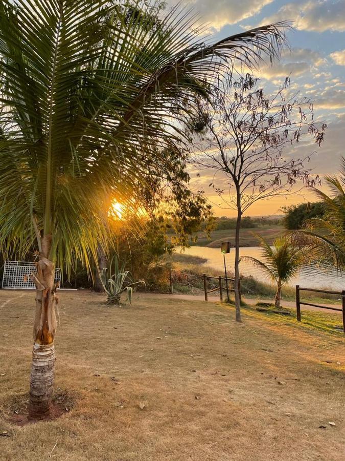 Aldeia Do Lago: Lakeside Apartment with Modern Kitchen and Pool Access Caldas Novas Exterior photo